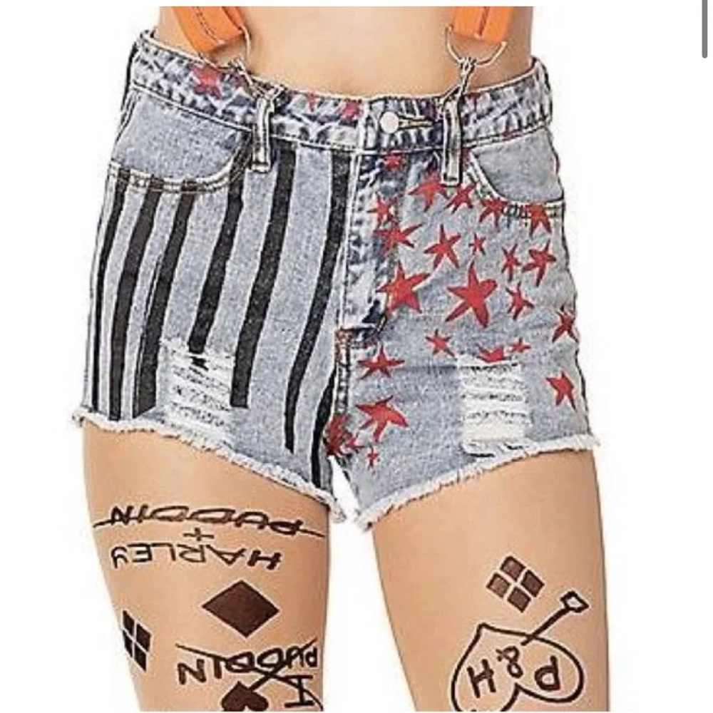 NWT — Birds of Prey Harley Quinn American flag distressed jean shorts